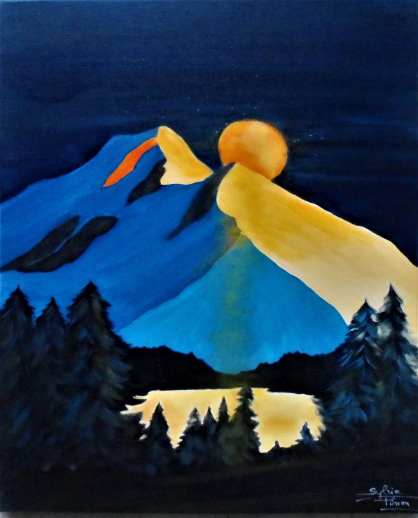 Peinture lune jaune sur la montagne